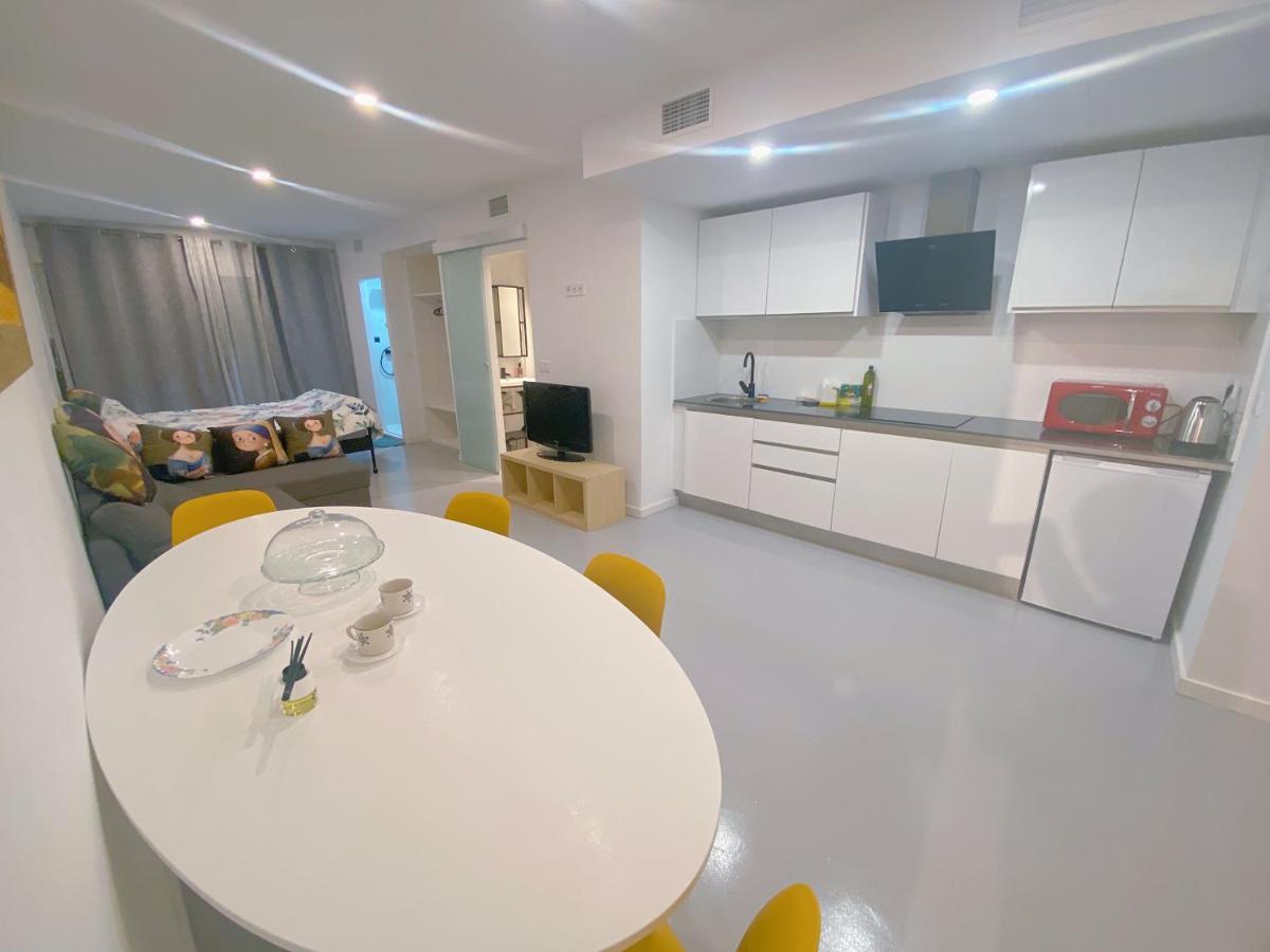 Hug Hotel2022 El Carrer del Canonge Экстерьер фото